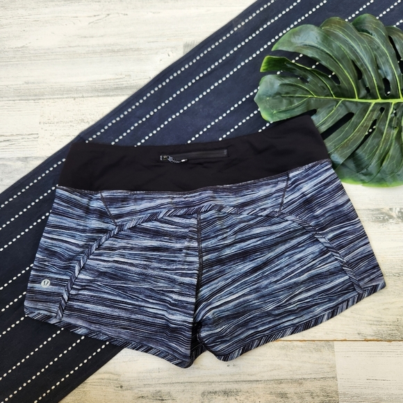 Lululemon Run Times Short 4 Way Stretch 4" Size 8 - Picture 2 of 7